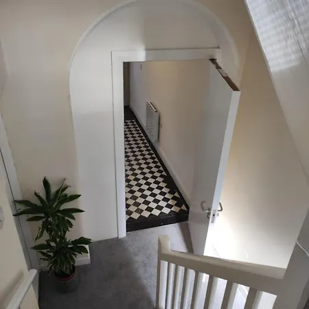 Main Street Swinford! Apartment