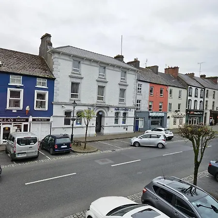 Main Street Swinford! Apartment