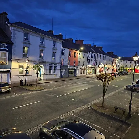 Main Street Swinford! Apartment *