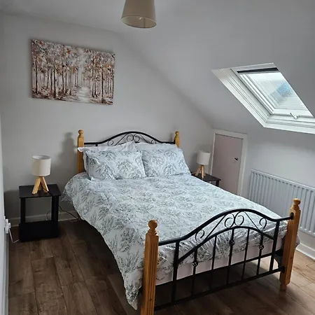 Main Street Swinford! Apartment *