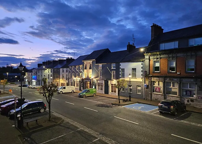 Main Street Swinford! Суинфорд